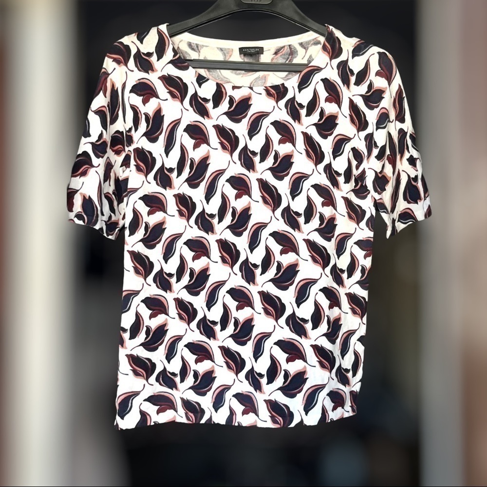 Ann Taylor Knitted Leaf T-Shirt Size L